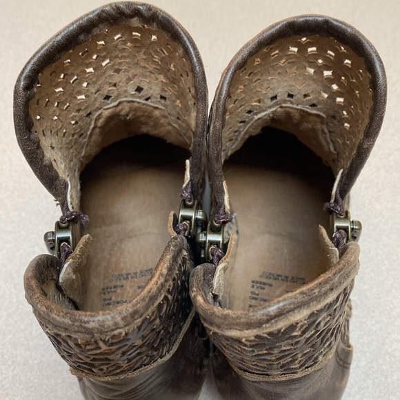 Circle G by Corral Distressed Light Brown Cutout Bootie Size 8 - Picture 3 of 7